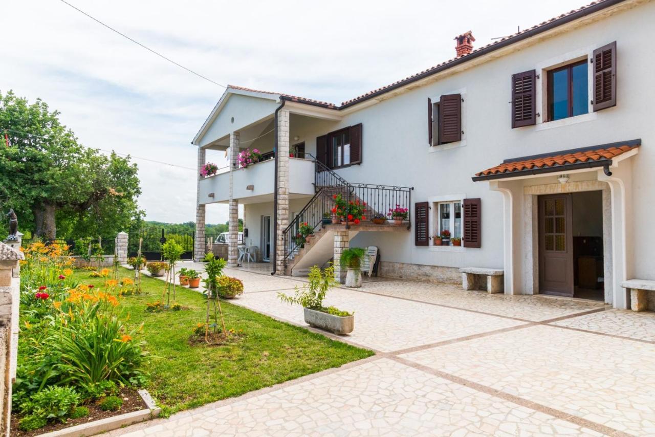 Lovely House Lindi In Πόρετς Εξωτερικό φωτογραφία