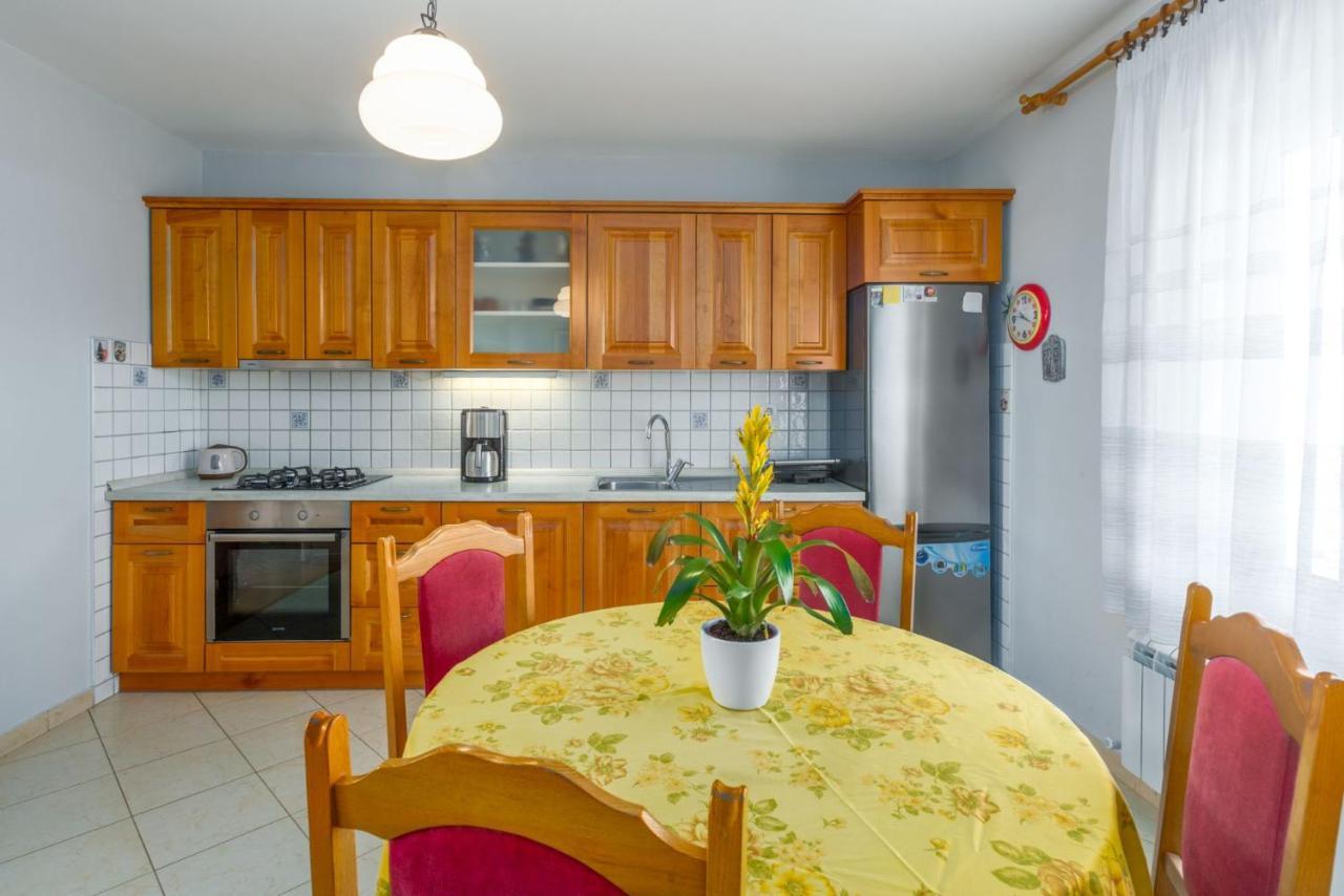 Lovely House Lindi In Πόρετς Εξωτερικό φωτογραφία