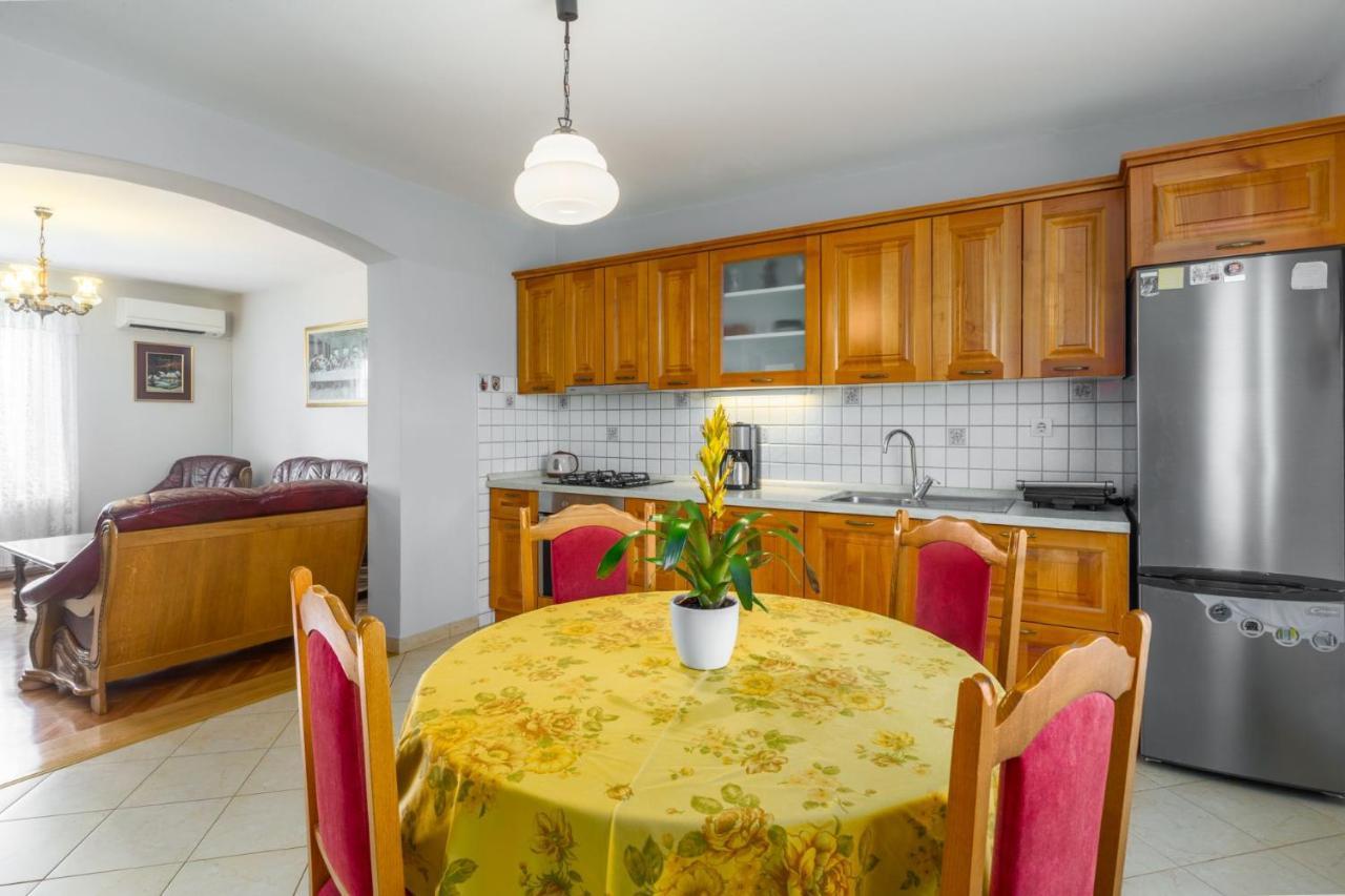 Lovely House Lindi In Πόρετς Εξωτερικό φωτογραφία